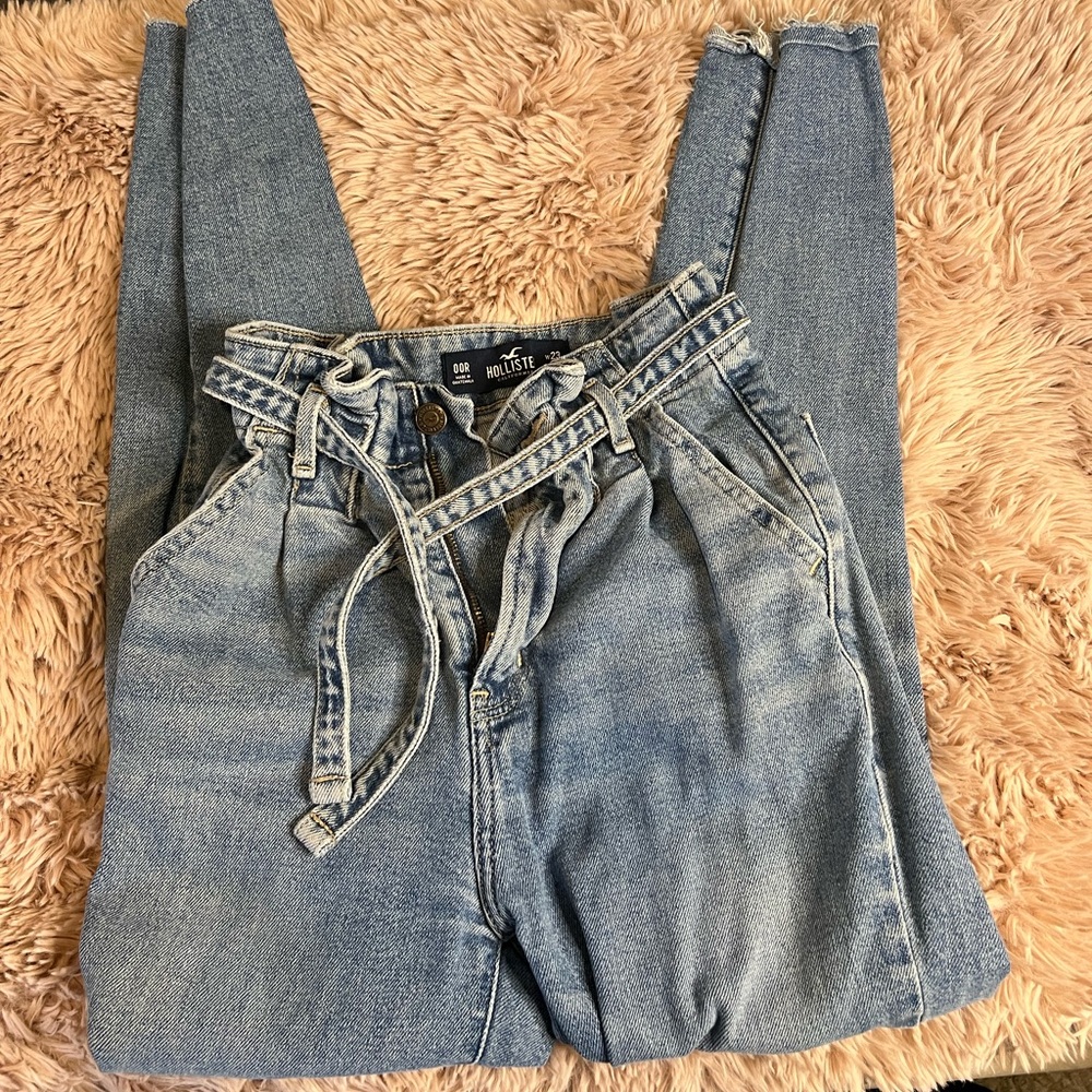 Hollister Ultra highrise paperbag mom jeans